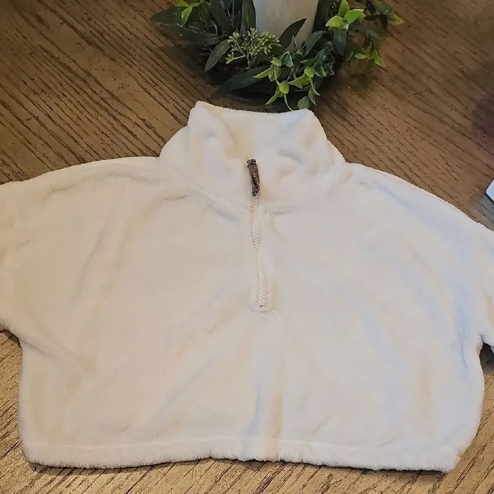 White Fuzzy Pullover Urban Outfitters Size XS Runs Big